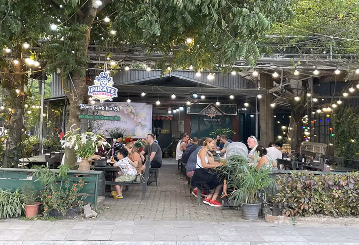 Quán bia Mr Beer. Ảnh: Thu Trang