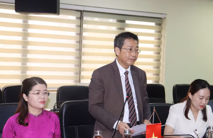 Đồng chí Nguyễn Văn Hùng, Phó Giám đốc phụ trách Trung tâm Truyền thông tỉnh Quảng Ninh phát biểu tại buổi làm việc.