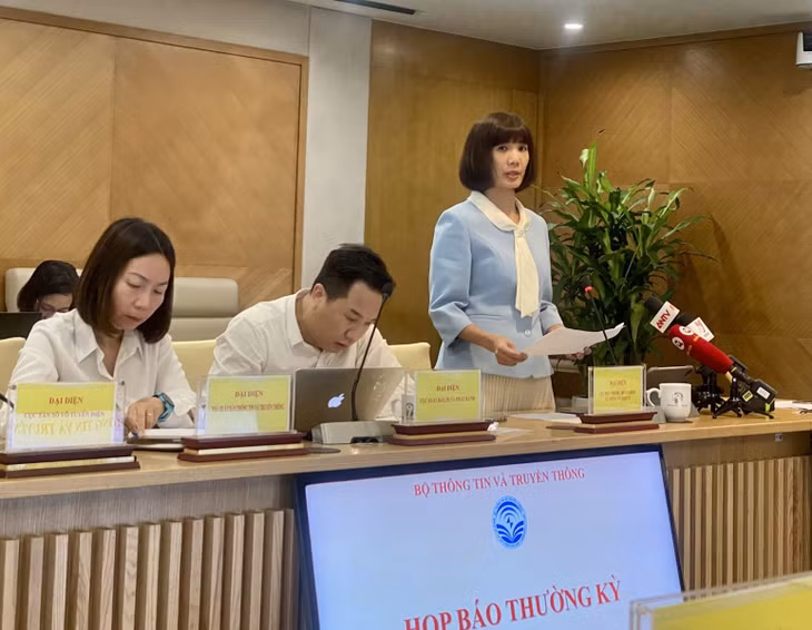 Bà Nguyễn Thị Thanh Huyền, Phó Cục trưởng Cục Phát thanh, truyền hình và thông tin điện tử thông tin tại buổi họp báo thường kỳ của Bộ Thông tin và Truyền thông.
