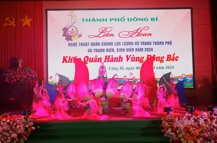 Tiết mục múa "Hồn Sen Việt" của Đoàn Cụm thi đua số 4.