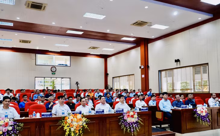 Các đại biểu tham dự hội nghị tại điểm cầu Công ty Điện lực Quảng Ninh.