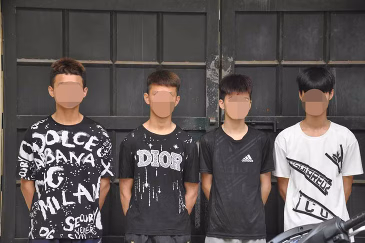 4 đối tượng cướp xe máy tại trụ sở công an. Ảnh CACC.