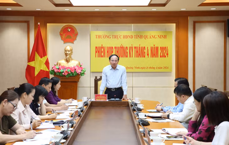 Đồng chí Nguyễn Xuân Ký, Ủy viên BCH Trung ương Đảng, Bí thư Tỉnh ủy, Chủ tịch HĐND tỉnh phát biểu chỉ đạo tại cuộc họp.