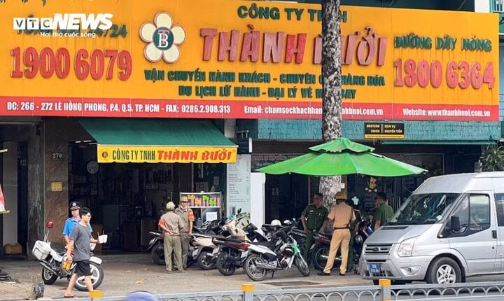 Văn phòng nhà xe Thành Bưởi trên đường Lê Hồng Phong, Quận 5, TP.HCM.