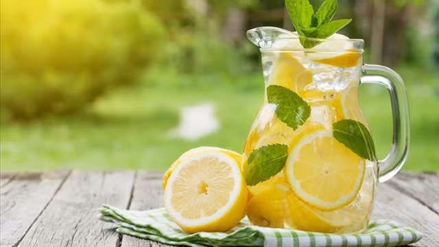 Nước chanh làm mát cơ thể, giảm mệt mỏi.