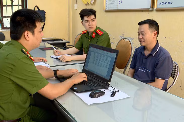 Ông Phạm Văn Thông tại cơ quan công an. Ảnh: Công an TP Hải Dương