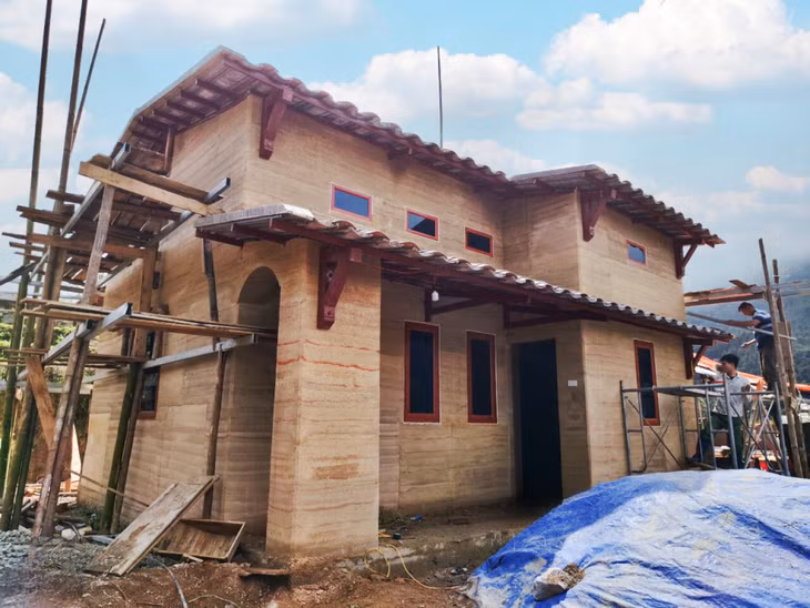 Homestay của anh Dường Phúc Thím được xây bằng công nghệ mới, đang hoàn thiện.