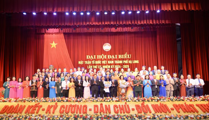 75 ủy viên MTTQ Việt Nam TP Hạ Long lần thứ XX, nhiệm kỳ 2024-2029 ra mắt Đại hội.