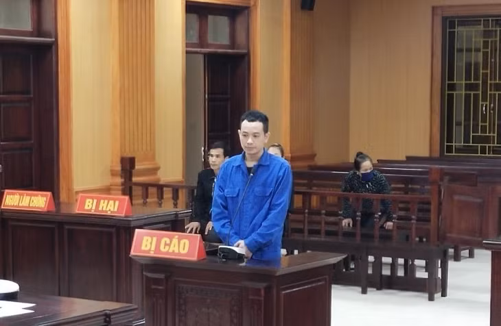 Bị cáo Nguyễn Văn Phú tại toà.