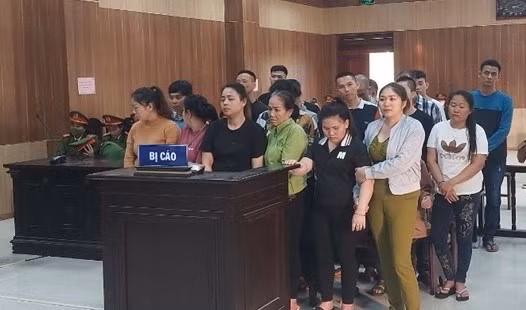 Các bị cáo tại phiên toà.