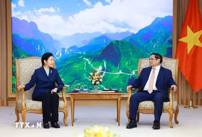 Thủ tướng Phạm Minh Chính tiếp Bộ trưởng Tư pháp Trung Quốc Hạ Vinh. (Ảnh: Dương Giang/TTXVN)