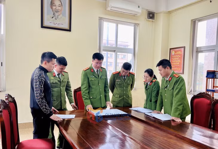 Cán bộ chiến sỹ CAND Quảng Ninh thực hiện các nhiệm vụ phòng chống tội phạm, bảo vệ ANTT giữ an toàn cho nhân dân vui xuân, đón Tết.