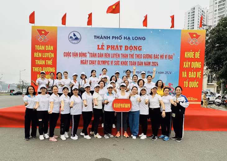 Hội LHPN TP Hạ Long tham gia Lễ Phát động Cuộc Vận động "Toàn dân rèn luyện thân thể theo gương Bác Hồ vĩ đại" và Ngày Chạy Olympic vì sức khỏe toàn dân năm 2024. Ảnh cơ sở cung cấp