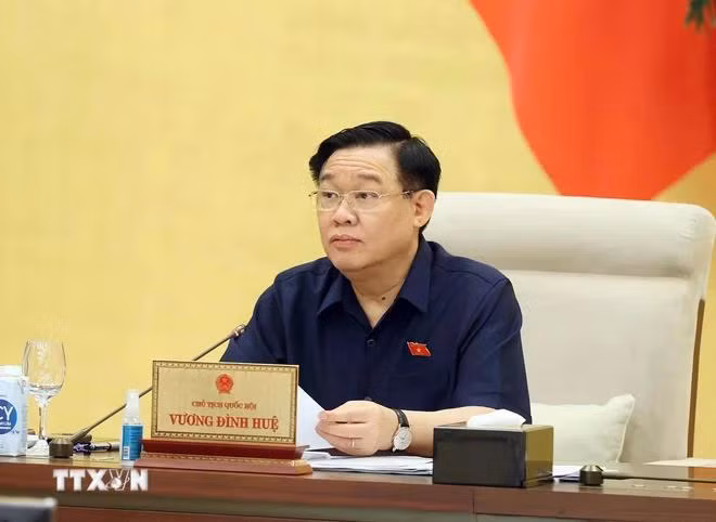 Chủ tịch Quốc hội Vương Đình Huệ điều hành phiên họp. (Ảnh: An Đăng/TTXVN)