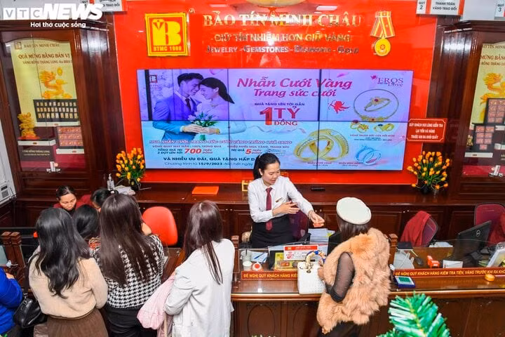 Chính phủ yêu cầu thực hiện nghiêm túc, đầy đủ, hiệu quả, kịp thời các nhiệm vụ, giải pháp bình ổn thị trường vàng, xử lý tình trạng chênh lệch giá vàng trong nước và quốc tế. (Ảnh minh họa)