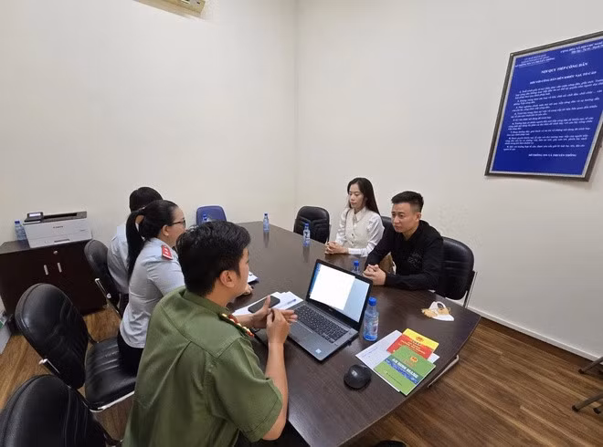 Nam Em tại buổi làm việc với Sở ngày 1/3. Ảnh: Sở TT&amp;TT TP.HCM.