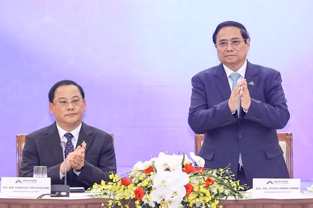 Thủ tướng Chính phủ Phạm Minh Chính và Thủ tướng Lào Sonexay Siphandone, nước Chủ tịch ASEAN 2024 đồng chủ trì tọa đàm với doanh nghiệp các nước ASEAN và các đối tác - Ảnh: VGP/Nhật Bắc