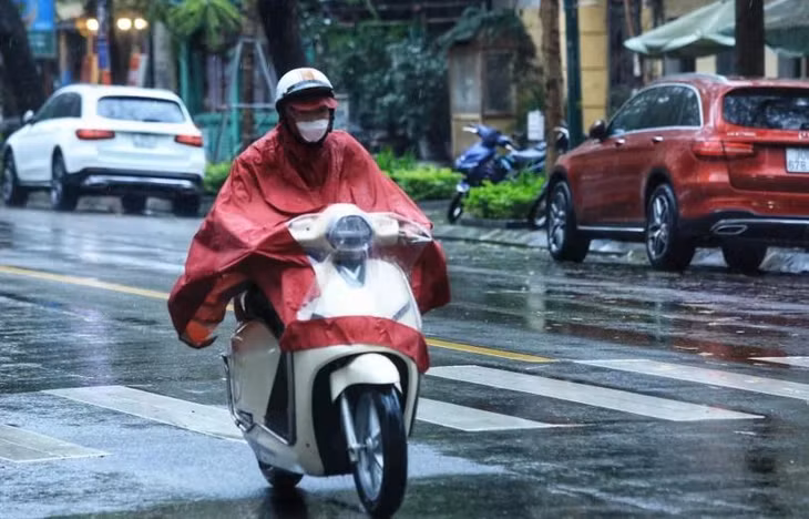 Chiều tối và đêm 16/4, Thủ đô Hà Nội có mưa rào và dông vài nơi. (Ảnh: Tuấn Anh/TTXVN)