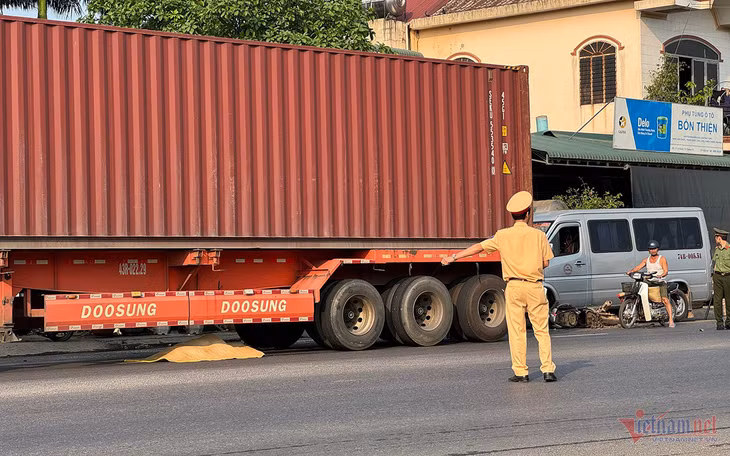 Hiện trường vụ tai nạn liên hoàn trên Quốc lộ 1 đoạn qua tỉnh Quảng Trị.