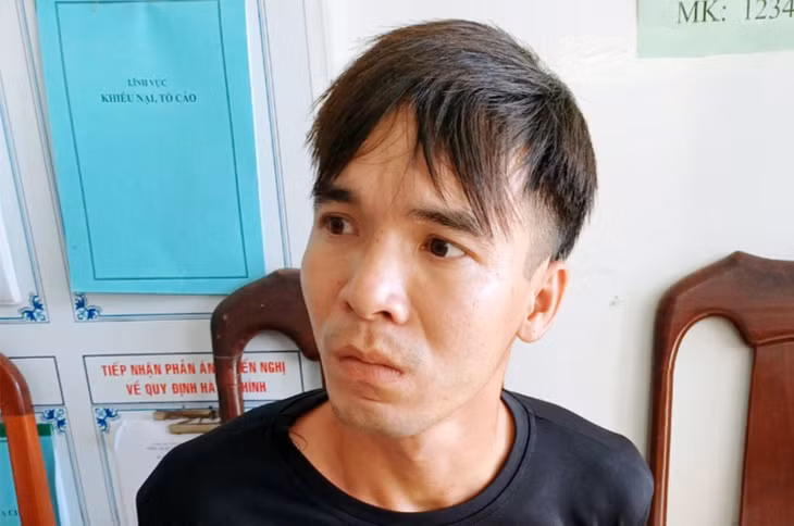 Đối tượng Hồ Thành Dương tại thời điểm bị bắt giữ sau khi gây án cướp giật tài sản. Ảnh: Vũ Tiến