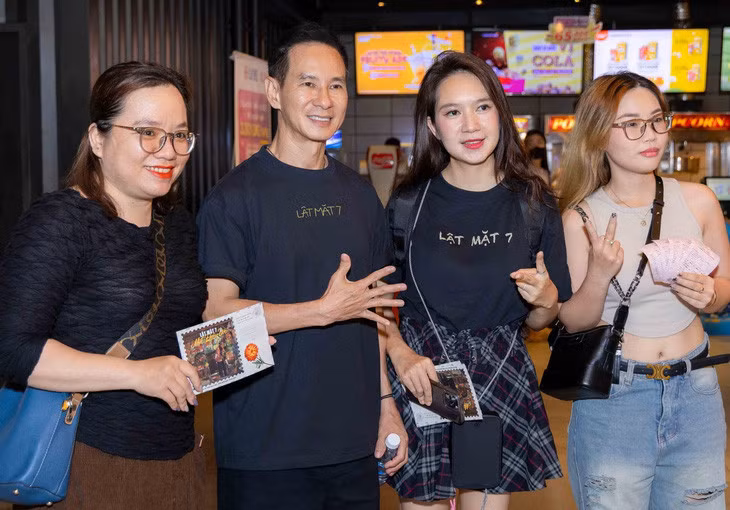 Đạo diễn Lý Hải, nhà sản xuất Minh Hà của Lật mặt 7 giao lưu với khán giả ở TP.HCM - Ảnh: ĐPCC