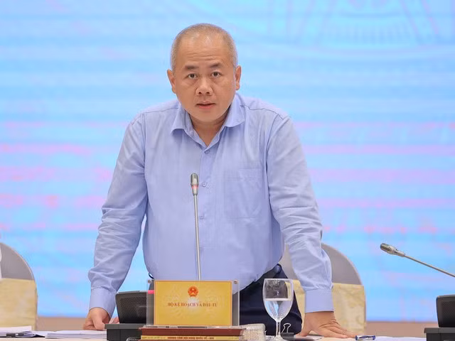Thứ trưởng Bộ Kế hoạch và Đầu tư Đỗ Thành Trung giải đáp các vấn đề xung quanh đề xuất xây dựng Luật Khu công nghiệp, khu kinh tế - Ảnh: VGP/Nhật Bắc