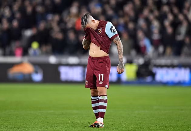 Kalvin Phillips chỉ còn là chiếc bóng của chính mình sau khi rời Leeds.