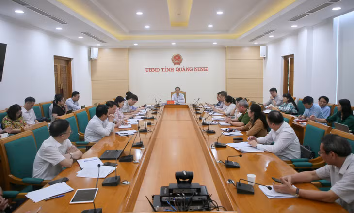 Đồng chí Phó Chủ tịch Thường trực UBND tỉnh Vũ Văn Diện chủ trì cuộc họp với các sở, ngành, đơn vị triển khai các nhiệm vụ chuyển đổi số của tỉnh trong tháng 4 và giai đoạn tiếp theo.