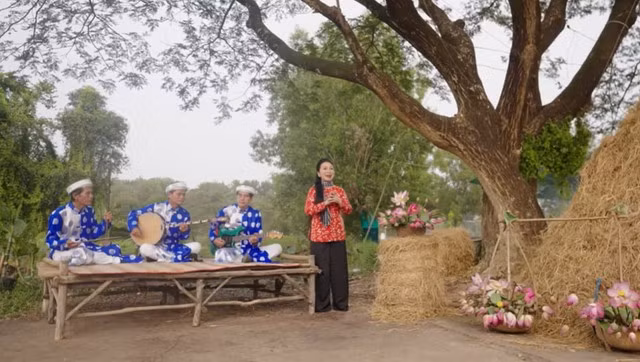 Vọng cổ được khai thác thành một điểm nổi bật trong MV "Cô Ba ca cổ"