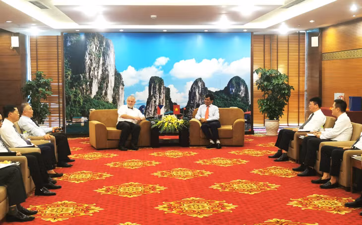 Quang cảnh buổi làm việc.
