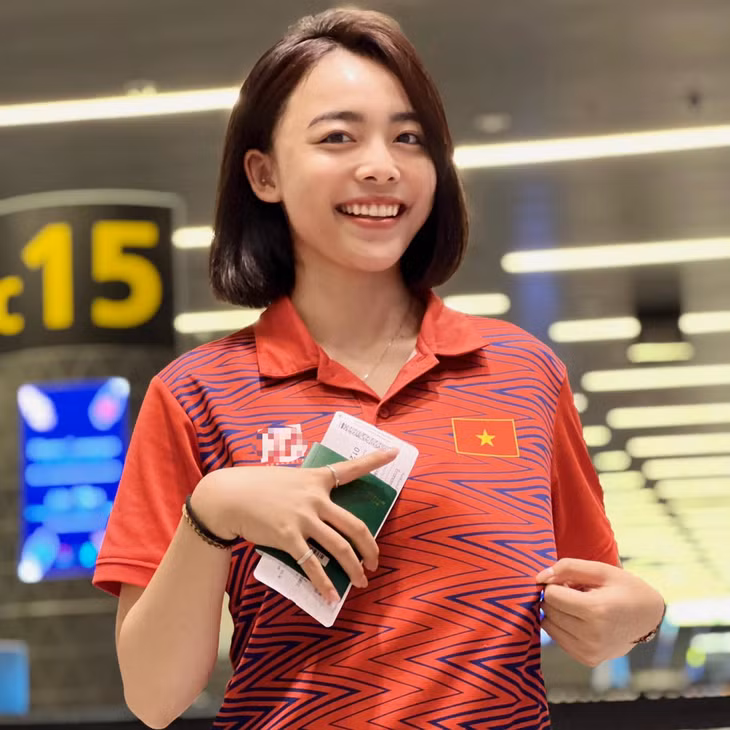 Phí Thanh Thảo (SN 2004, Hà Nội) là nữ tuyển thủ thế hệ mới của đội tuyển bắn súng Việt Nam. Cô gây chú ý với bảng thành tích thi đấu ấn tượng, từng xuất sắc giành tấm huy chương vàng SEA Games 31 ngay tại lần đầu tham dự (Ảnh: FBNV).