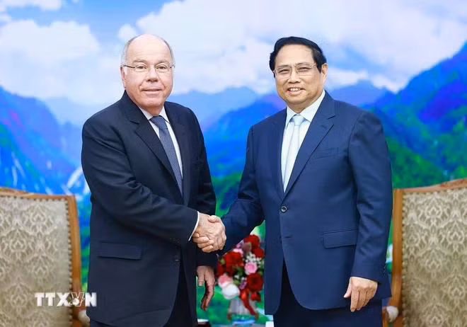 Thủ tướng Phạm Minh Chính tiếp Bộ trưởng Ngoại giao Brazil Mauro Vieira. (Ảnh: Dương Giang/TTXVN)
