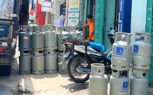 Giá gas bán lẻ trong nước đã lần đầu tiên giảm kể từ đầu năm đến nay.