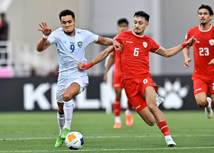 U23 Indonesia (áo đỏ) để thua đáng tiếc trước U23 Uzbekistan - Ảnh: GETTY
