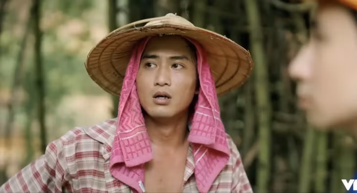 Doãn Quốc Đam liên tục xuất hiện trên sóng giờ vàng với các vai phụ độc, dị.