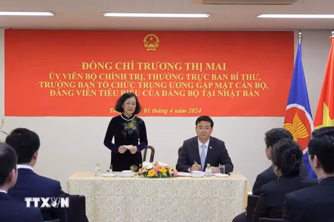 Thường trực Ban Bí thư Trương Thị Mai phát biểu tại buổi gặp gỡ cán bộ, đảng viên tiêu biểu của Đảng bộ và Đại sứ quán Việt Nam tại Nhật Bản. (Ảnh: Phạm Tuân/TTXVN)