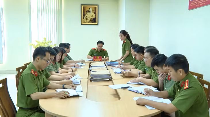Thiếu tướng Mai Hoàng - Phó Giám đốc Công an TP.HCM họp án; chỉ 2 tuần sau đã triệt phá thành công ổ nhóm tội phạm quy mô. Ảnh: CACC