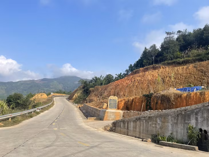 Tuyến đường xã Đại Dực (huyện Tiên Yên) hoàn thành đưa vào sử dụng đã tạo điều kiện thúc đẩy phát triển KT-XH địa phương.