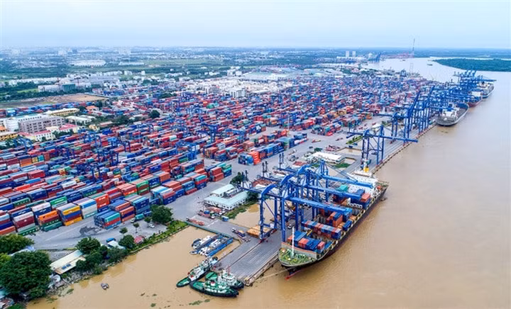 Bộ GTVT vừa quyết định thành lập 2 tổ công tác thực hiện kiểm tra, rà soát các loại giá dịch vụ tại cảng biển và giá cước vận tải biển quốc tế, nội địa tại khu vực Hải Phòng, Quảng Ninh, Bà Rịa - Vũng Tàu và TP.HCM.