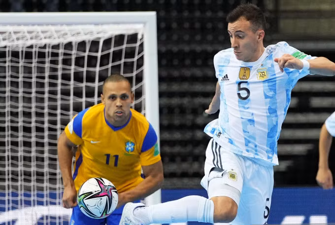 Chỉ một lần xuyên thủng Argentina, Ferrao và đồng đội bất lực nhìn đối thủ vào chung kết. Ảnh: FIFA