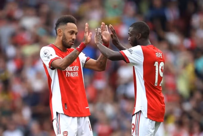 Phối hợp tạo nên bàn thắng duy nhất của trận đấu nhưng Pepe và Aubameyang cũng bỏ lỡ nhiều cơ hội trận này. Ảnh: Sky