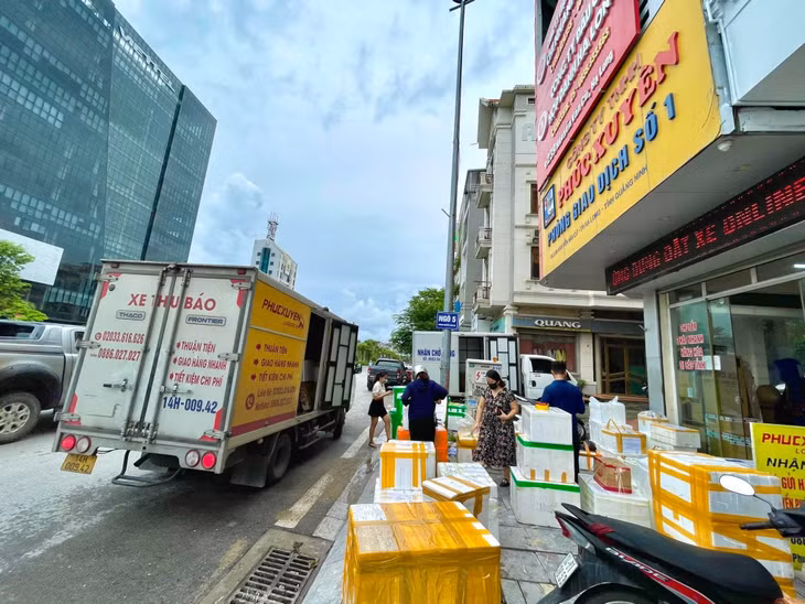 Lượng hàng hóa chuyển phát nhanh tại Công ty TNHH Vận tải Phúc Xuyên đã tăng khoảng 20 lần so với thời điểm trước dịch.