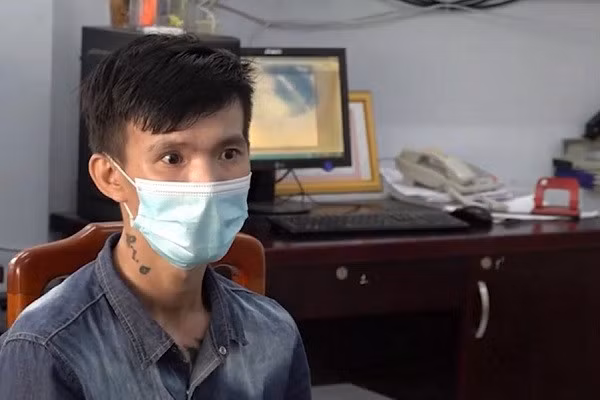 Phạm Thành Nam tại cơ quan công an