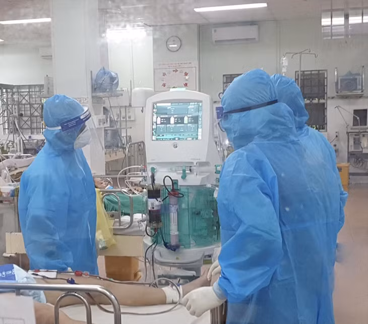Trong đợt dịch thứ tư này, đã xuất hiện các trường hợp trẻ tuổi mắc COVID-19 rất nặng, có xu hướng gặp bão Cytokine diễn biến rất nhanh, đặc biệt là với bệnh nhân nặng lên vào ngày thứ 6.
