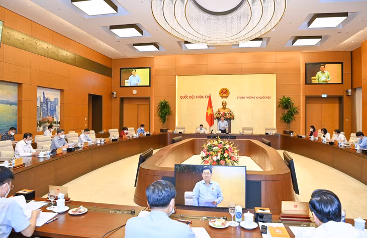 Ủy ban Thường vụ Quốc hội thông qua Nghị quyết hỗ trợ cho người lao động bị ảnh hưởng dịch COVID-19. Ảnh: VGP/Nhật Bắc Ủy ban Thường vụ Quốc hội thông qua Nghị quyết hỗ trợ cho người lao động bị ảnh hưởng dịch COVID-19. Ảnh: VGP/Nhật Bắc