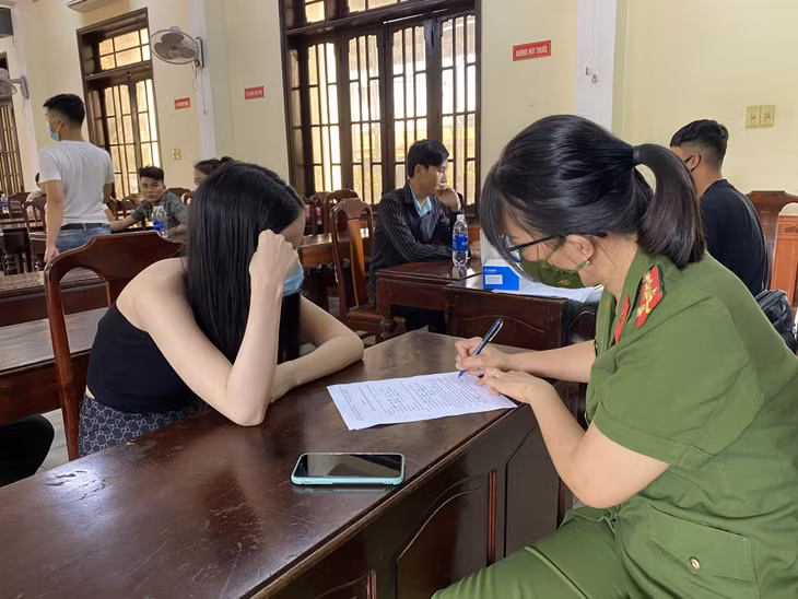 Thừa Thiên Huế: Nhóm nam thanh niên phê ma túy trong nhà nghỉ giữa mùa dịch - Ảnh 1.