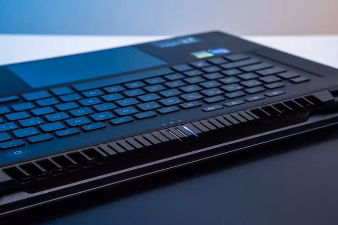 Cận cảnh ASUS ROG Zephyrus M16: Thiết kế mỏng nhẹ, cấu hình cực khủng với Intel Core i9 thế hệ 11 cùng GPU RTX 3070, giá 71.99 triệu đồng - Ảnh 14.