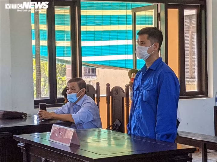 Cựu bác sĩ Lê Quang Huy Phương tại phiên toà phúc thẩm.