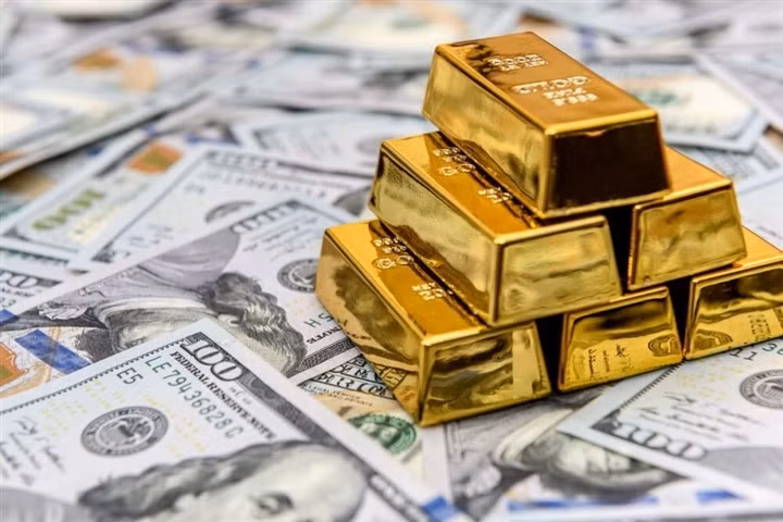Giá vàng tiếp tục lao dốc. (Ảnh: Reuters).