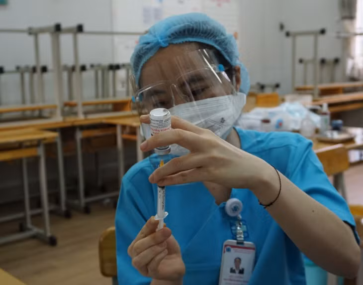 Các chuyên gia y tế cho biết không cần tiêm lại vaccine từ đầu nếu mũi tiêm thứ 2 trễ hơn khoảng thời gian tối thiểu được khuyến cáo.